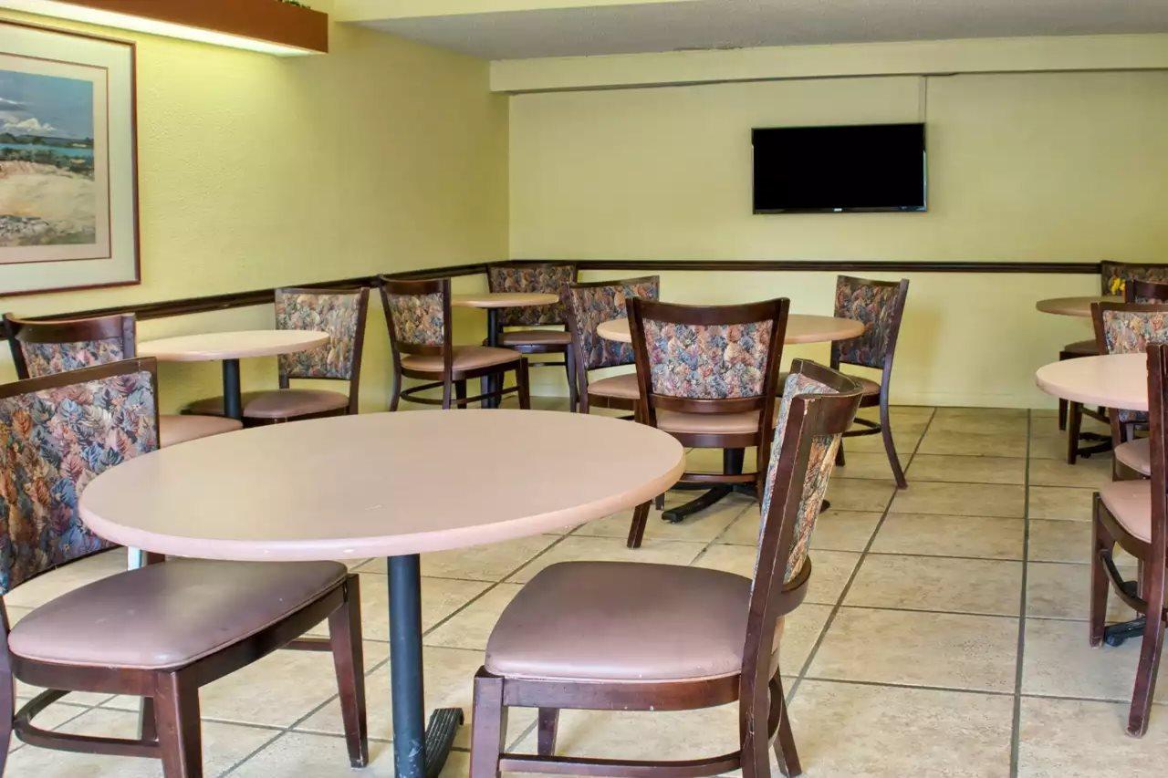 Econo Lodge Richmond Exterior photo